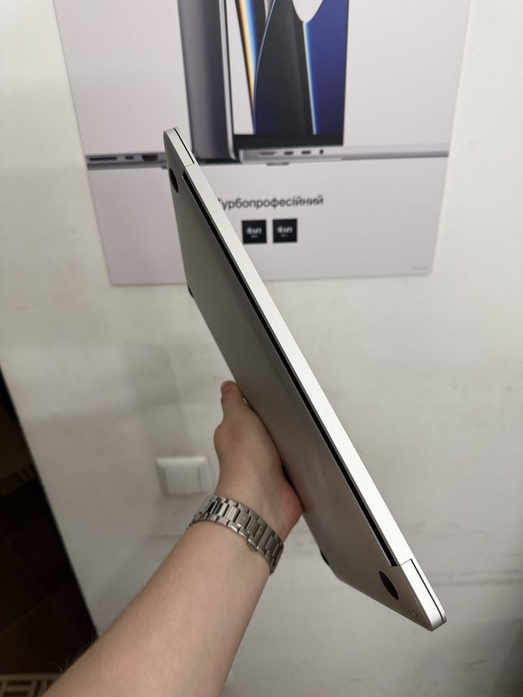 MacBook Pro M1 8/512GB Silver/Space є кількість