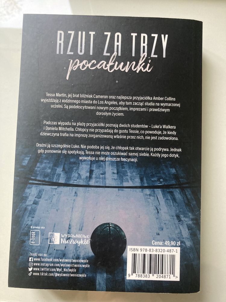 Rzut za trzy pocałunki - P. A. Daniec
