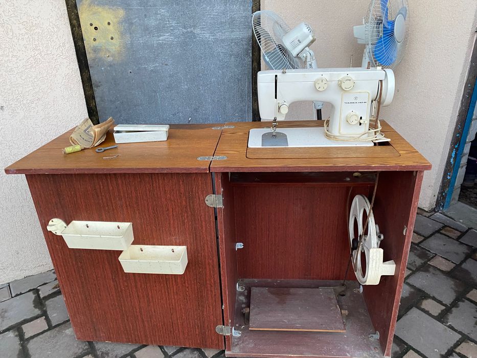 Швейна машинка Чайка 142 м