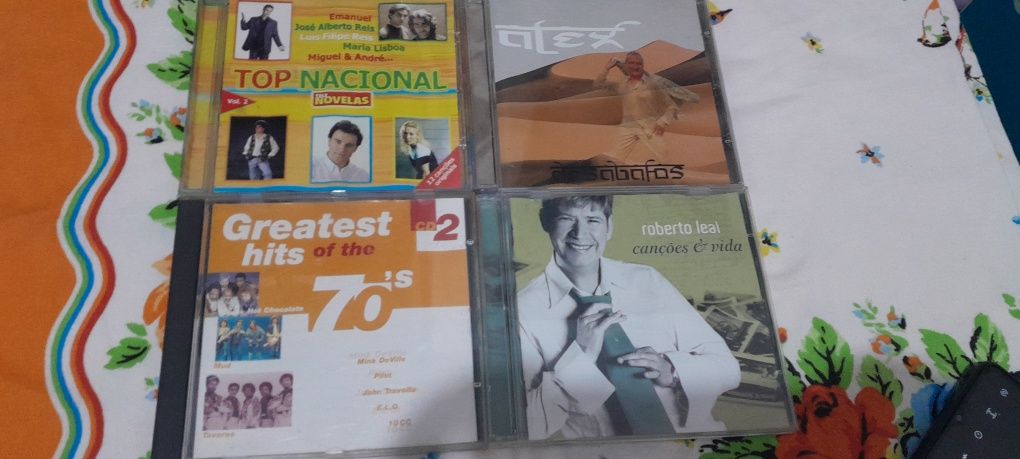 Vários CDS à preço variado