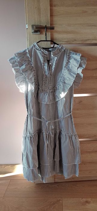 Sukienka w marynarskim stylu