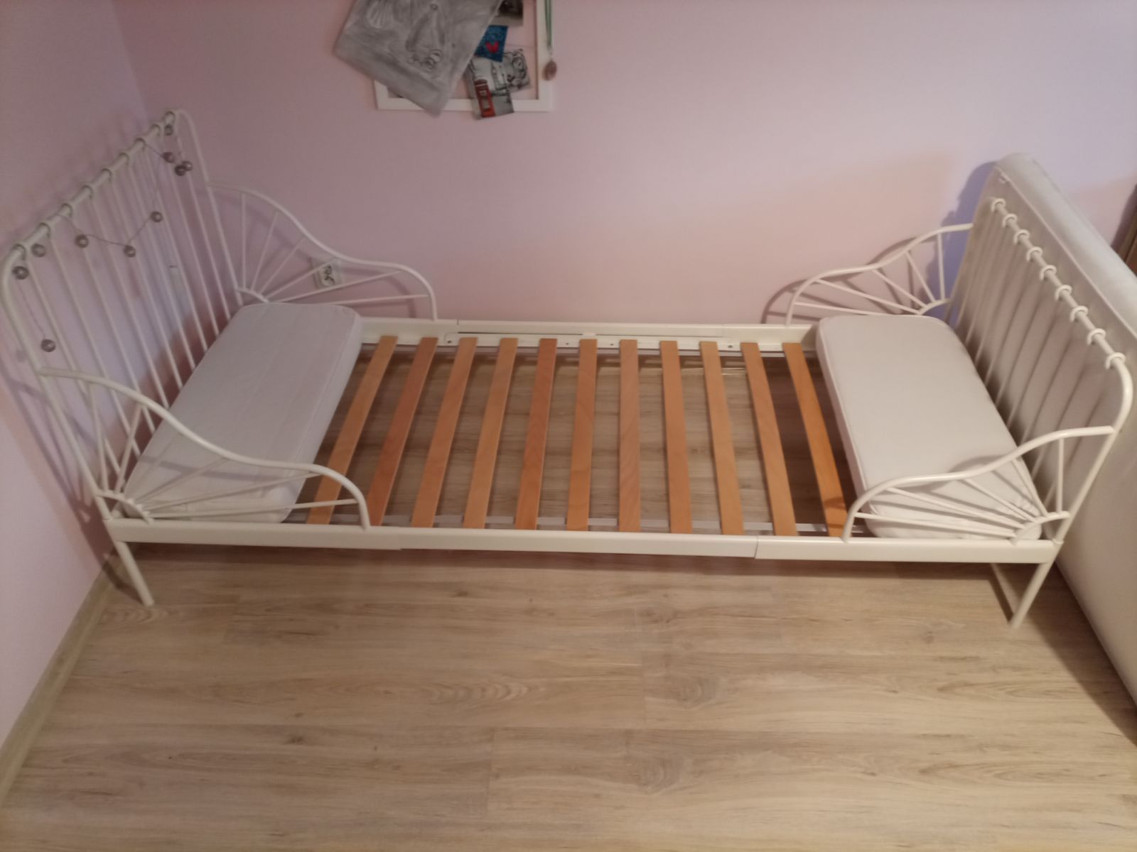 Łóżka Ikea białe