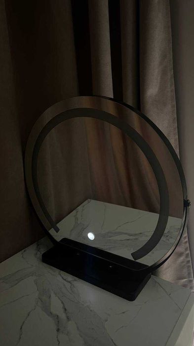 Дзеркало LED для макіяжу
