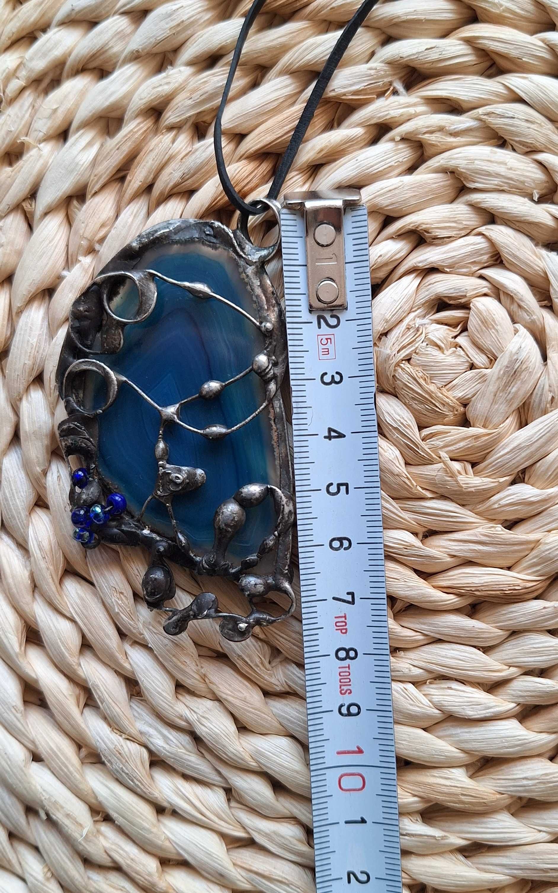 Duży wisiorek z niebieskim kamieniem Agat na rzemieniu handmade