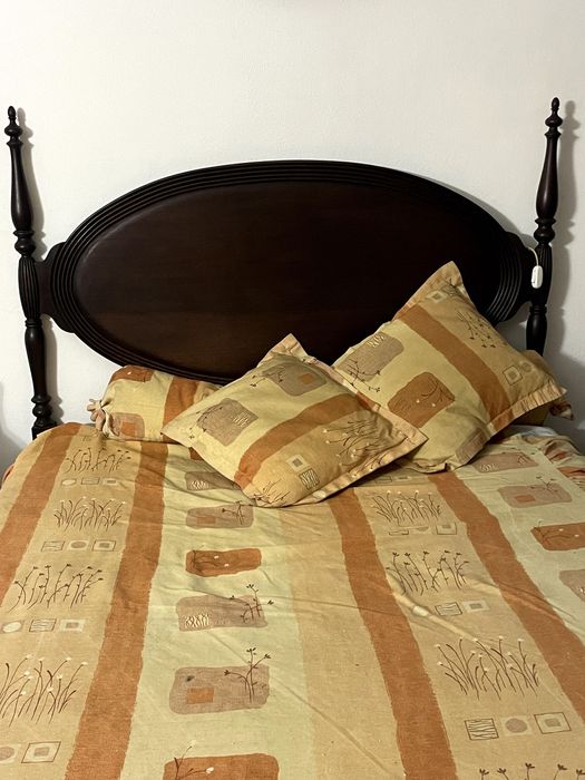 Cama de casal e colchão