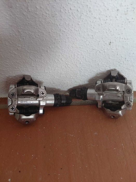 Conjunto Pedais : Shimano BTT 520 + Estrada Exus