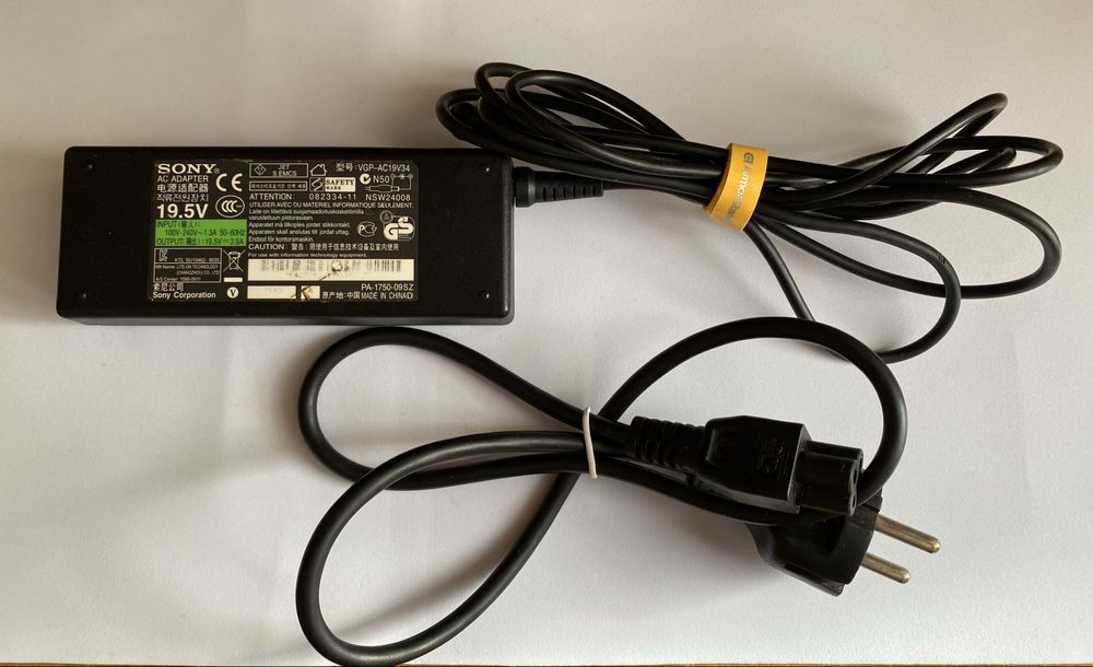 Блок живлення для ноутбуків Sony 19.5V 3.9A (VGP-AC19V34)