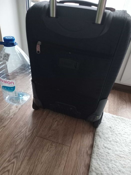 Продам вализу! Чемодан средний до 50см