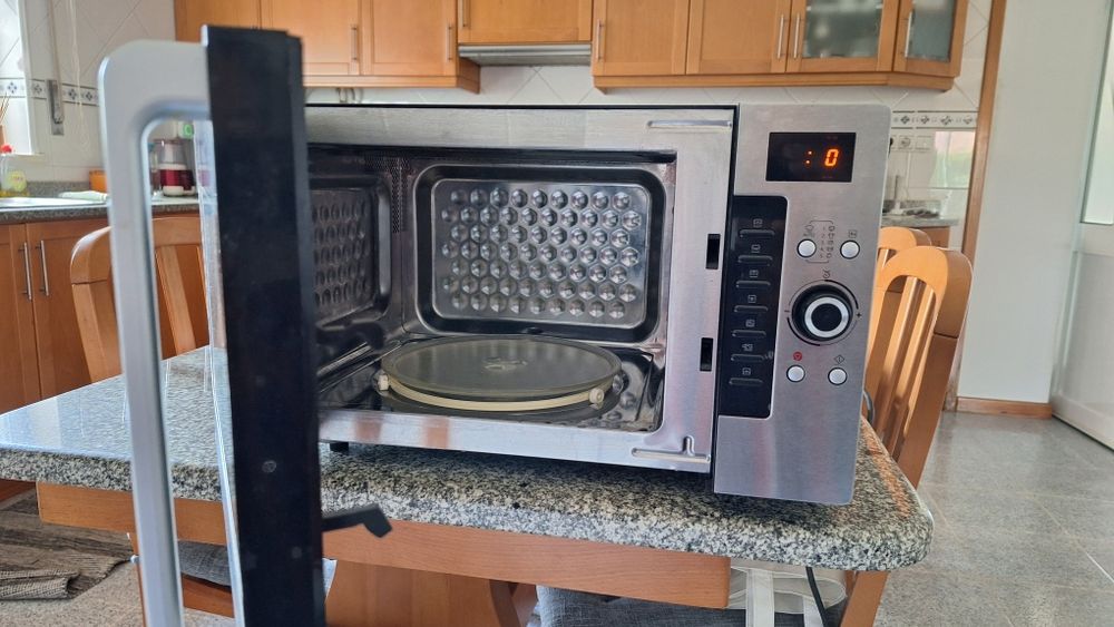 Vendo micro-ondas DAEWO KOC-9Q4T  usado em bom estado