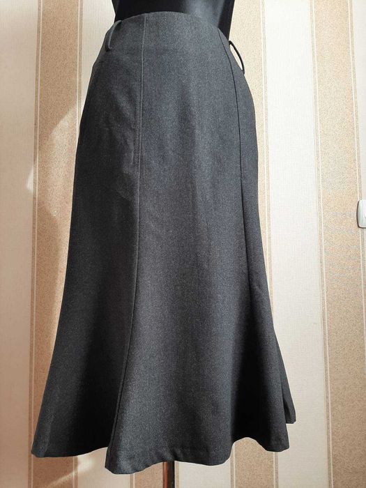 Cпідниця міді, натуральна 100% вовна. НОВА спідниця JAEGER.