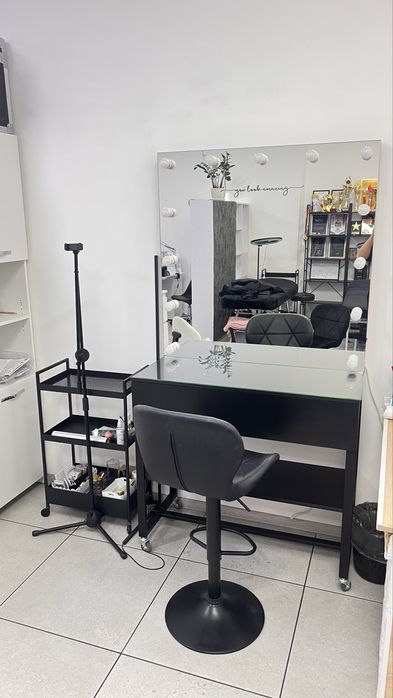 Робоче місце майстрам в салоні краси