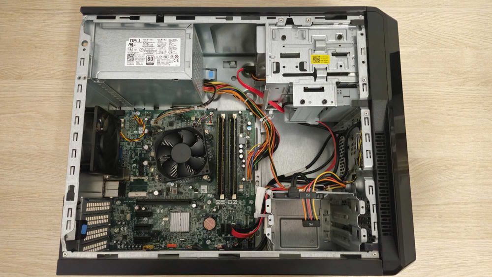 Komputer stacjonarny Dell - pełen zestaw