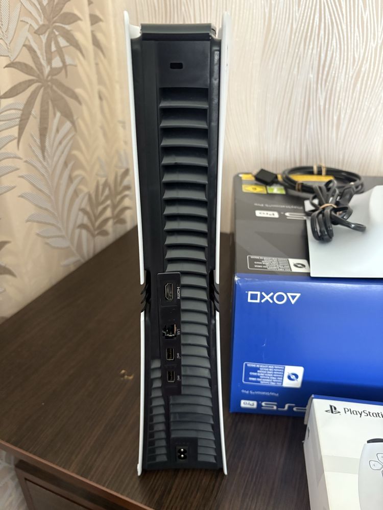 Sony Playstation 5 PRO (4 TB/Disk drive)
