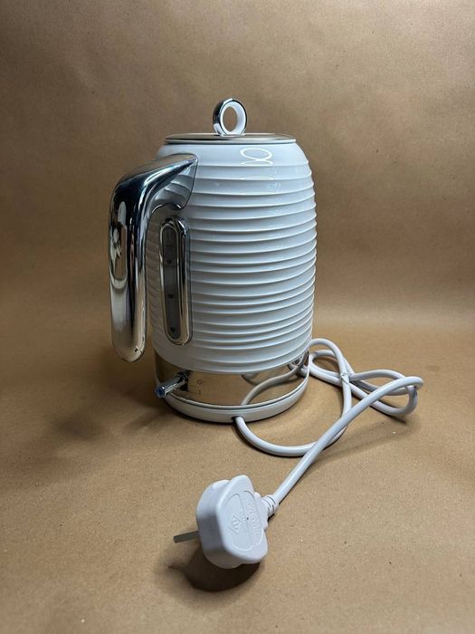 Електричний чайник англійського бренду Russell Hobbs