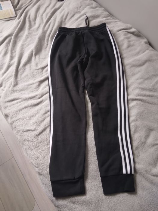Spodnie dresowe chłopięce adidas rozmiar S, na wiek 12-13 lat