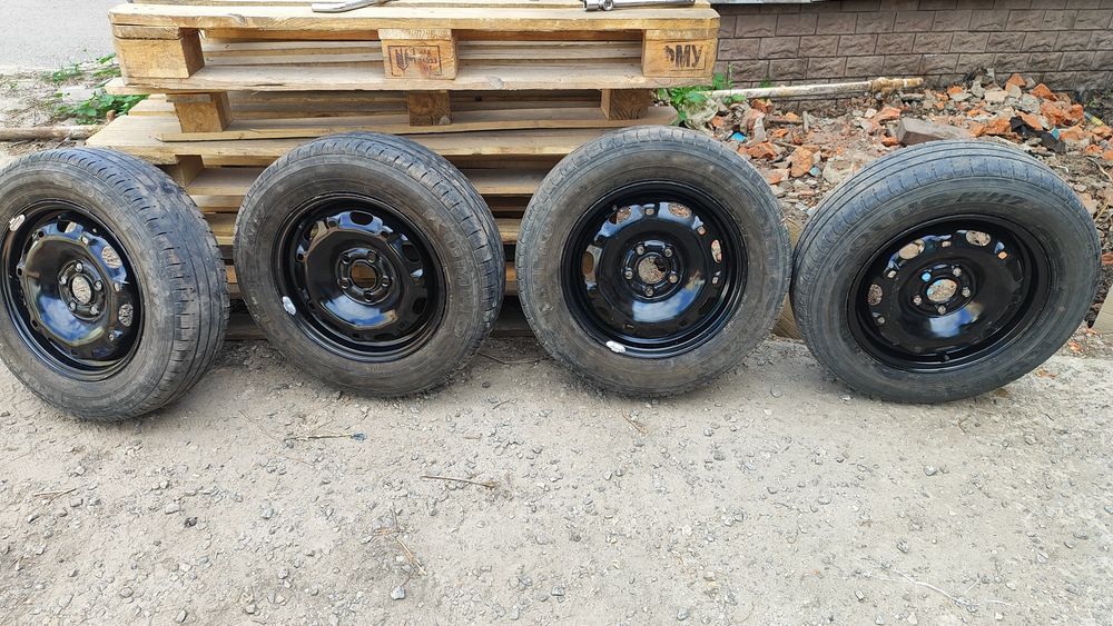 Продам резину с дисками на шкоду фабиа лето 175/70 r14