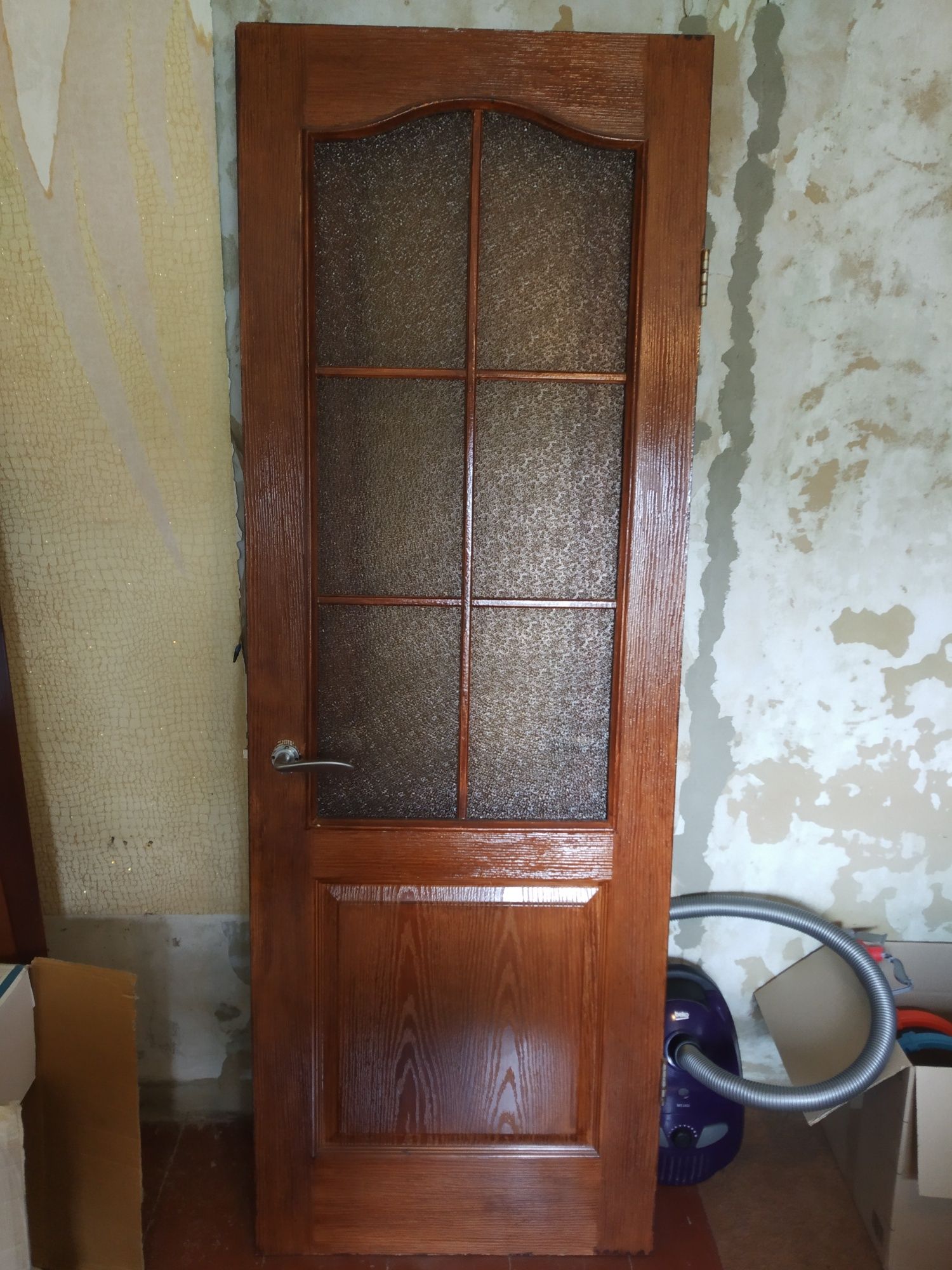 Дверь в ванную б/у