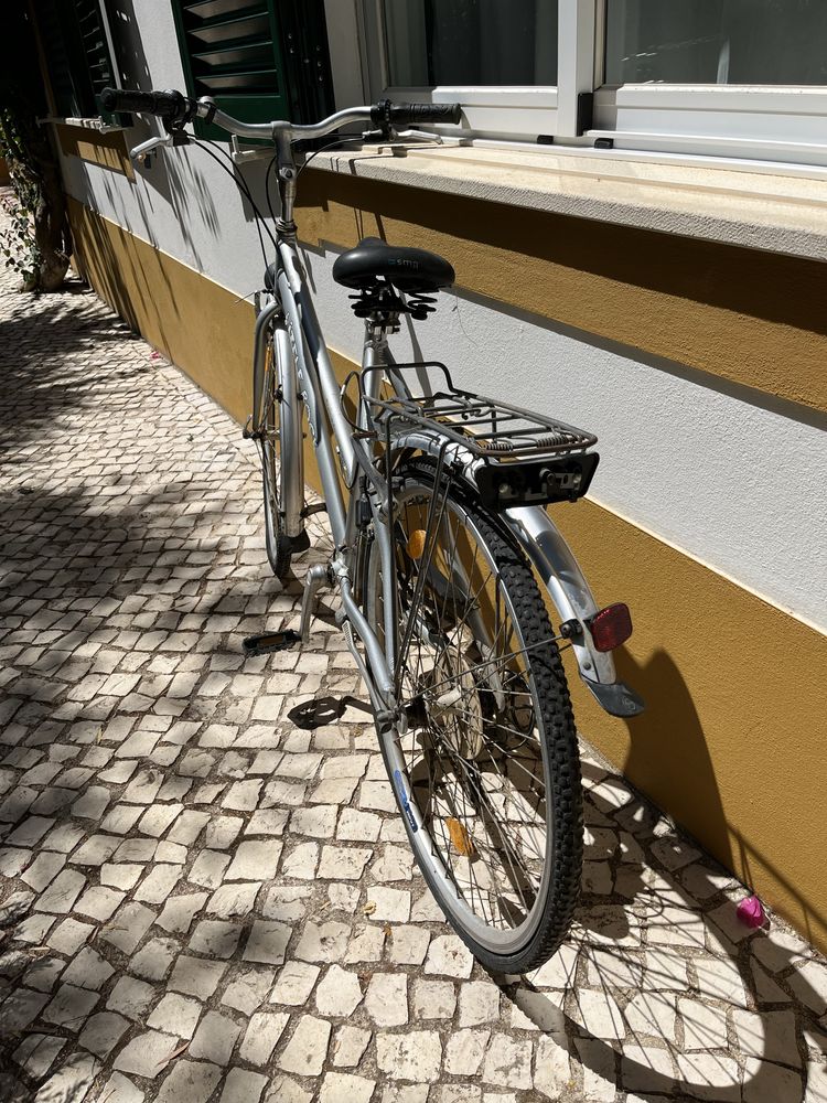 Vendo bicicleta de senhora em aluminio