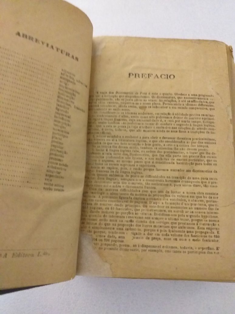 Dicionário inglês português, de 1918, com 920 páginas e med. 16X11X25,