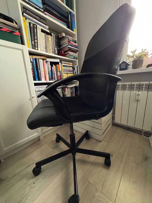 Sprzedam obrotowe krzesło biurowe Czarne Ikea