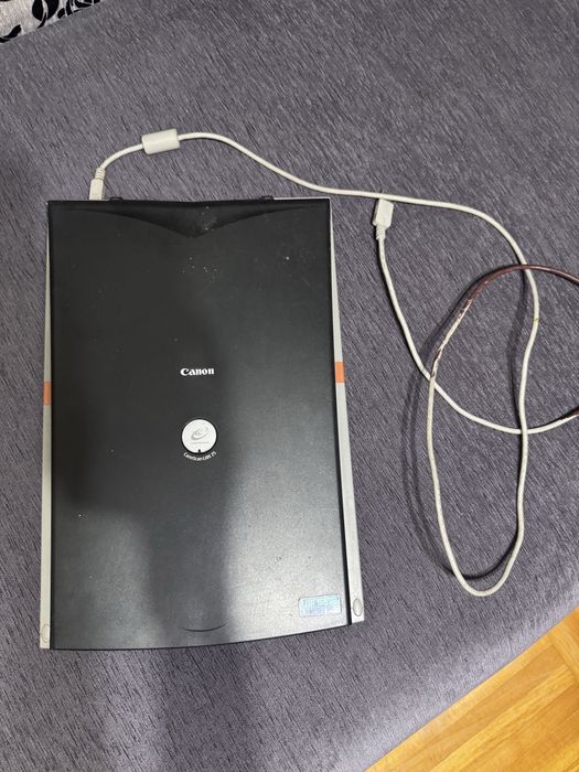 Продам сканер canonscan lide25