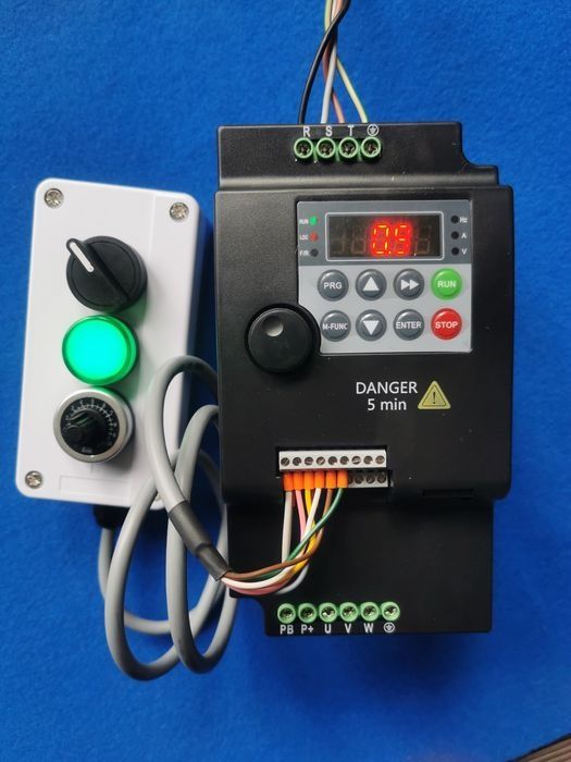 Falownik przemiennik 5,5kW 12A 400V kaseta sterownicza