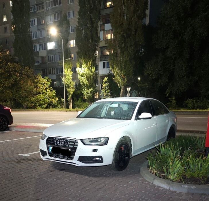 Продаю свою машину Audi A4 B8 2013 год. 2.0 Quattro .