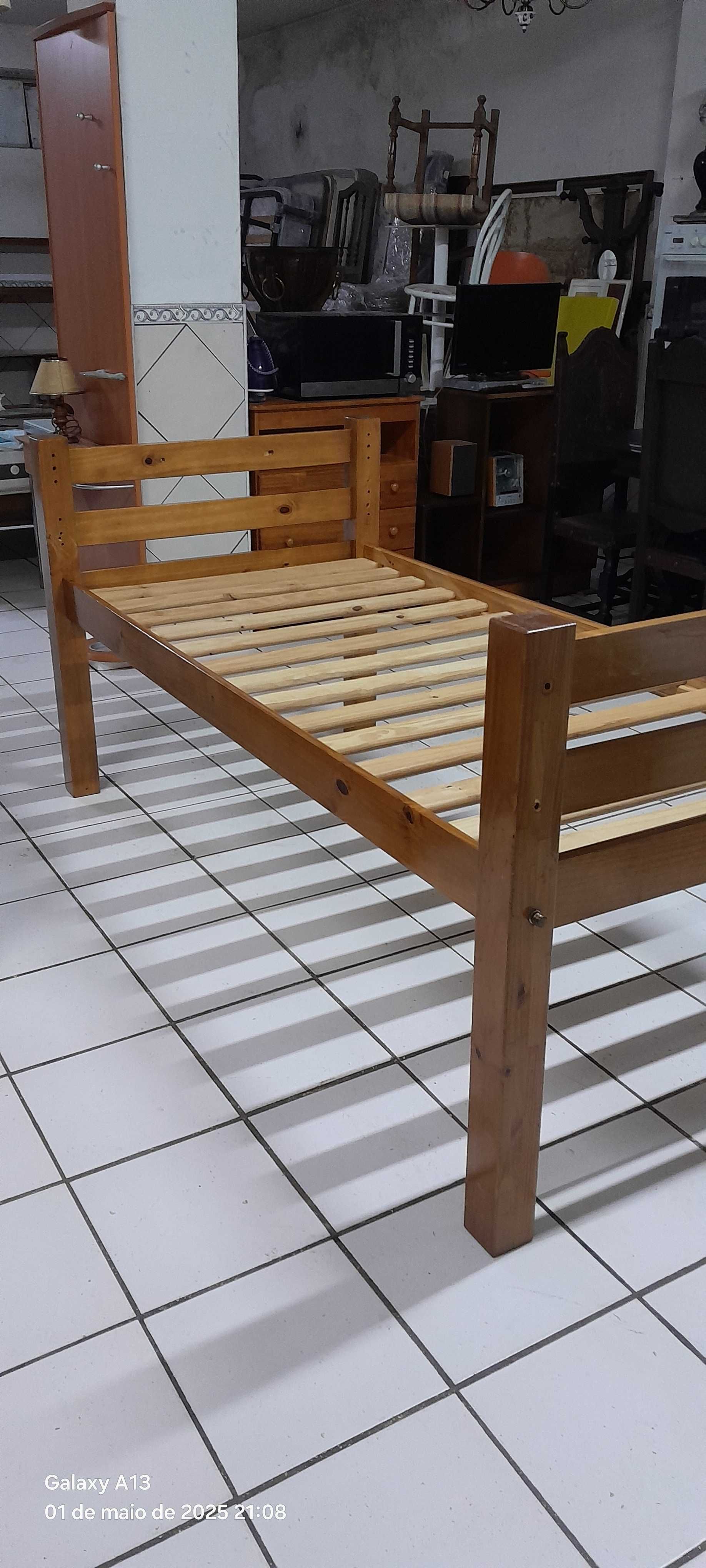 Cama de solteiro alta