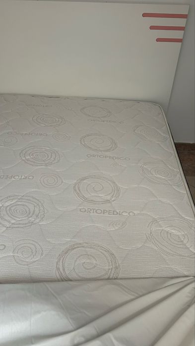 Cama 130x200 com estrado e colchao