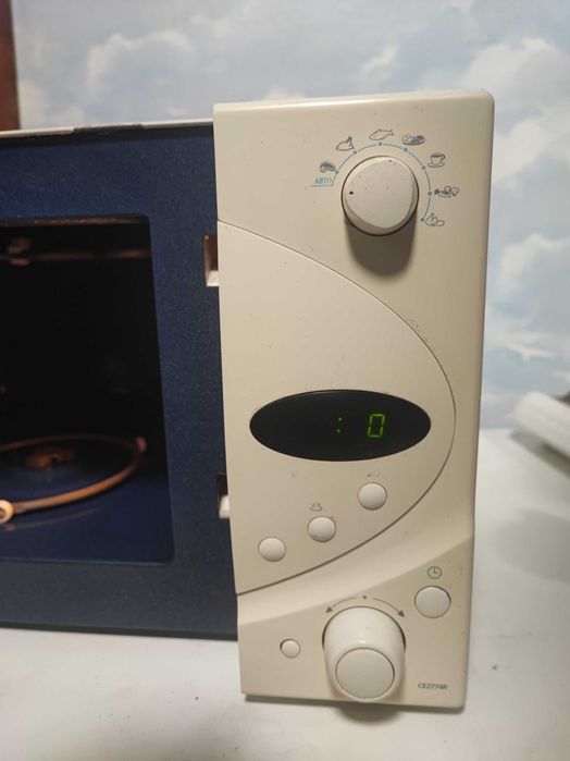Микроволновка Samsung CE2774R