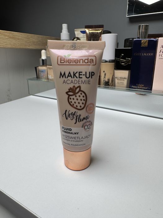 Podkład rozświetlający Bielenda odcień natural 02