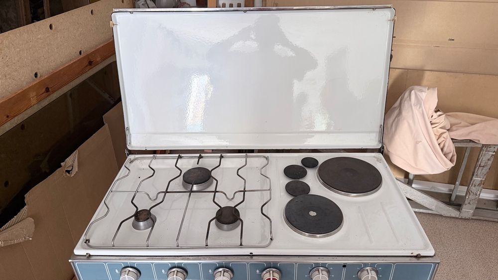 Fogão a gás e elétrico com forno