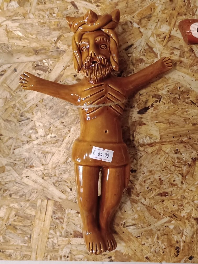 Crucifixo do ceramista António Ramalho filho de Júlia Ramalho