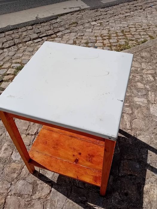 Bancada com tampo em chapa