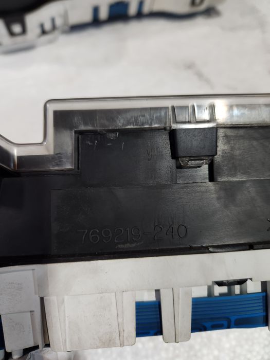 Панель приборов Mitsubishi Pajero Wagon III 3.2 DID щиток MR951139