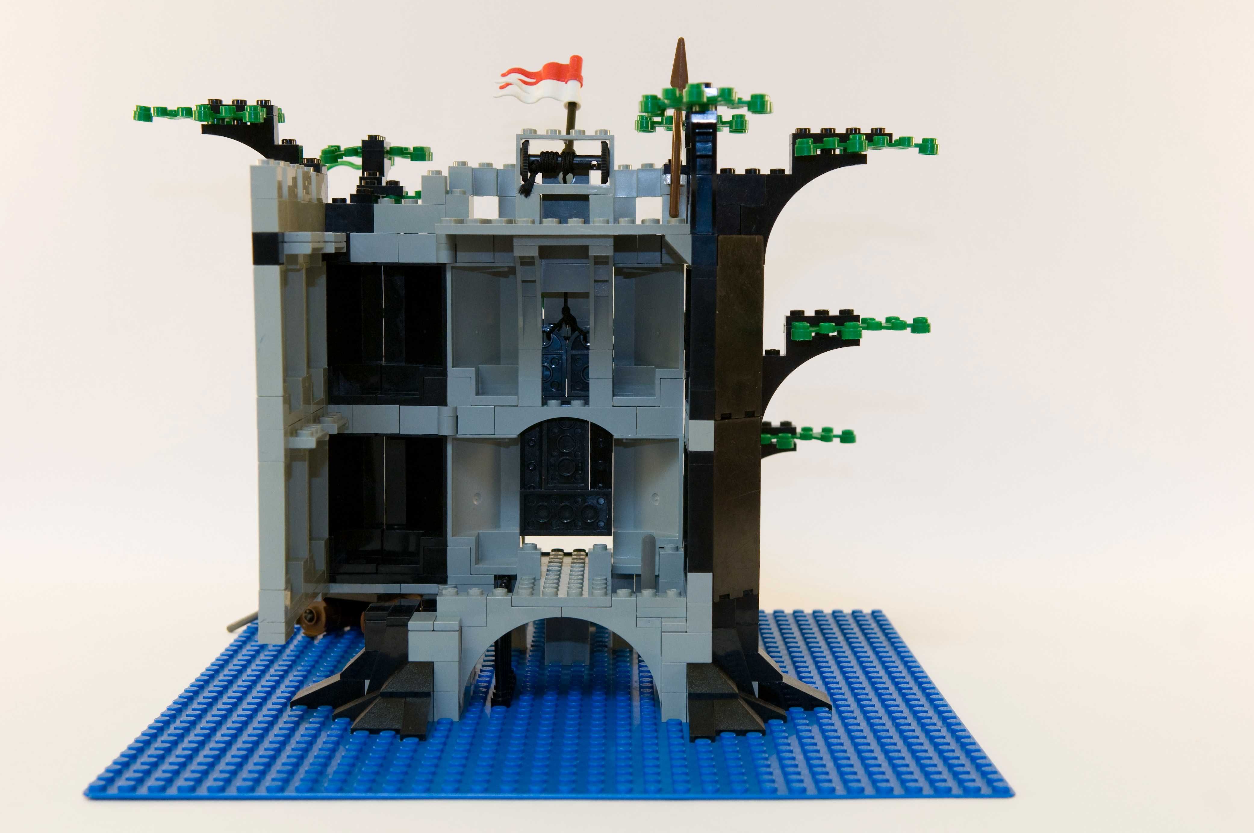 LEGO Castle 6077- Forestmen's River Fortress