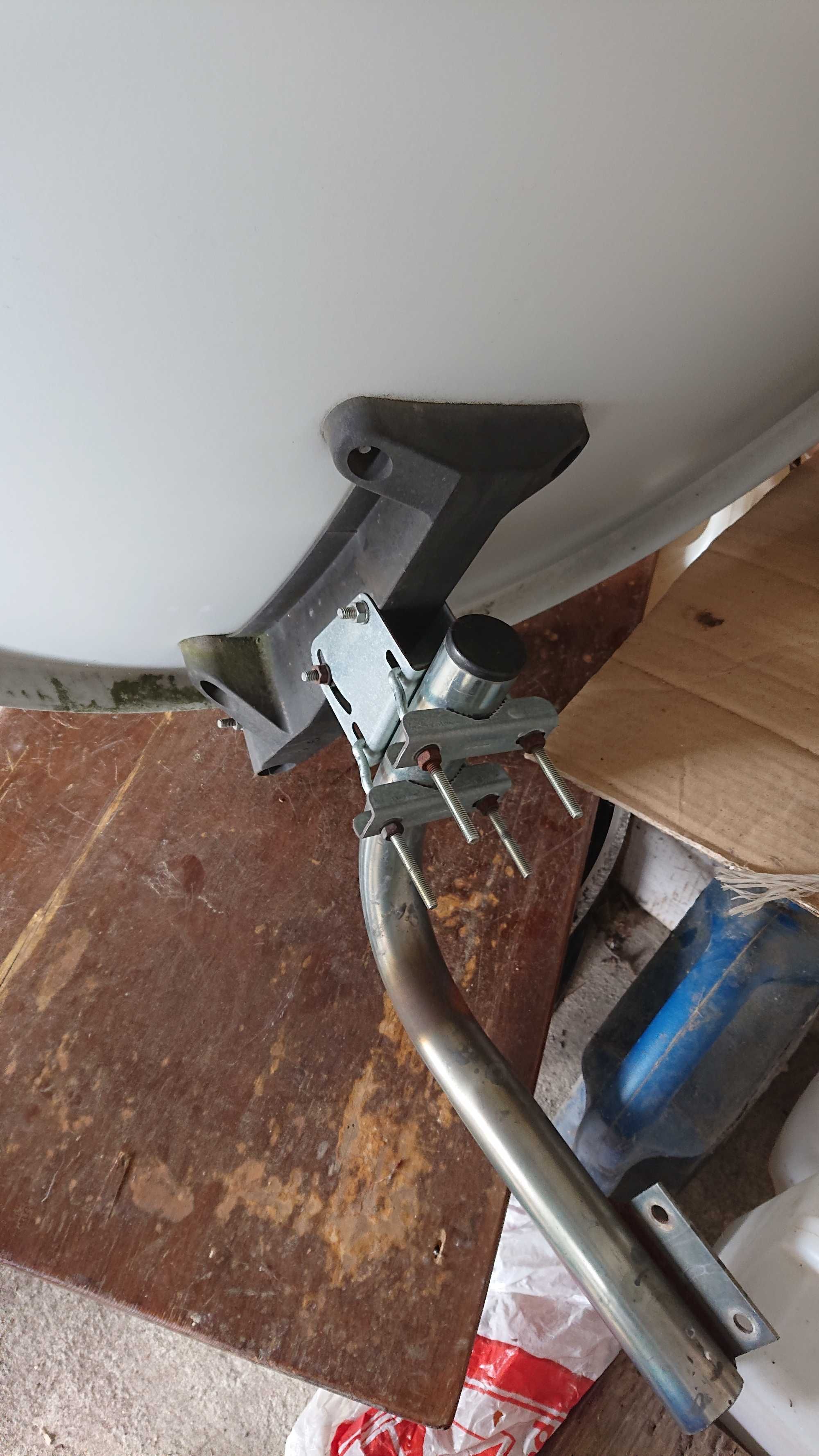 Antena satelitarna konwerter uchwyt