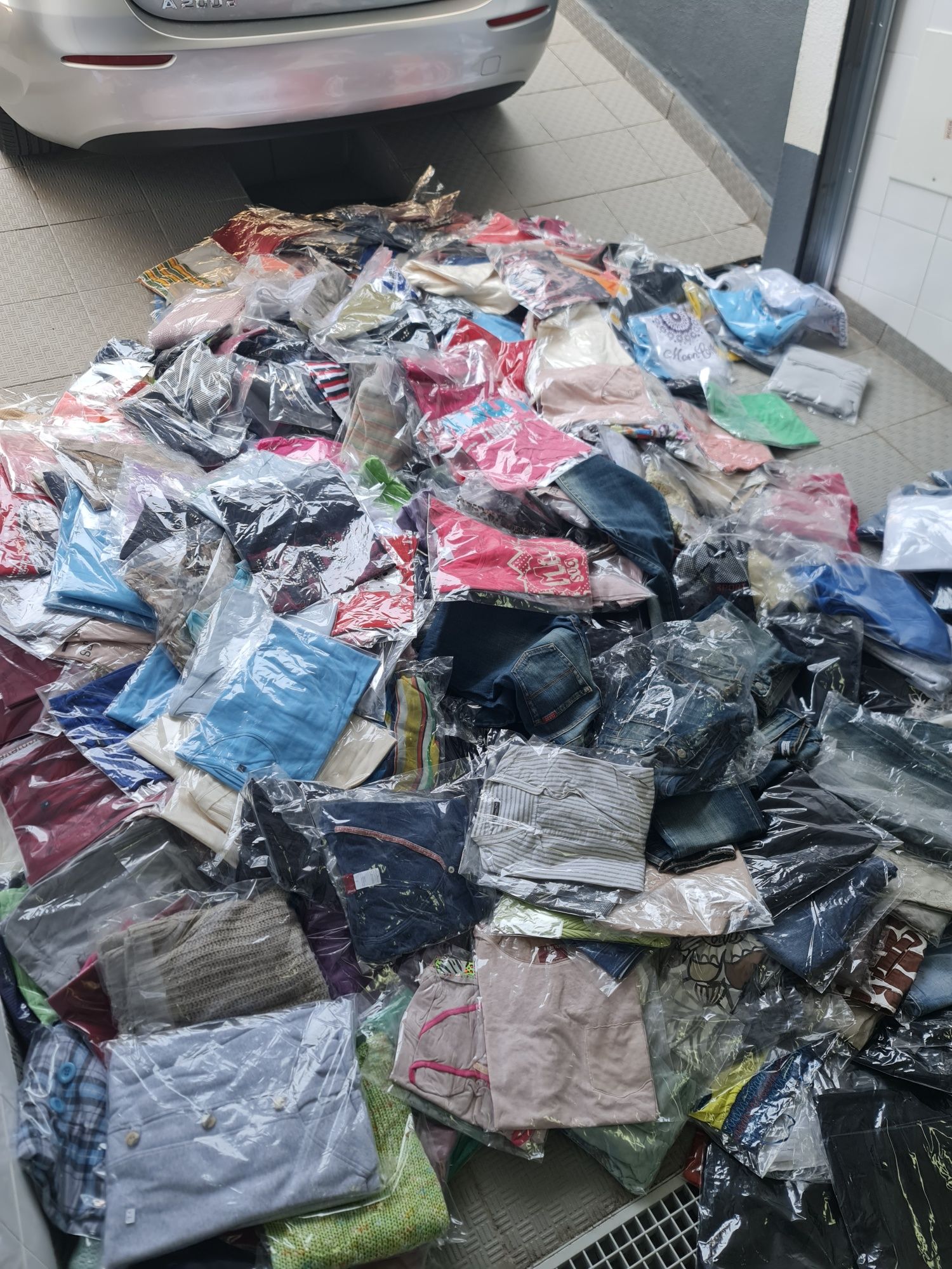 Lote de roupa diversa