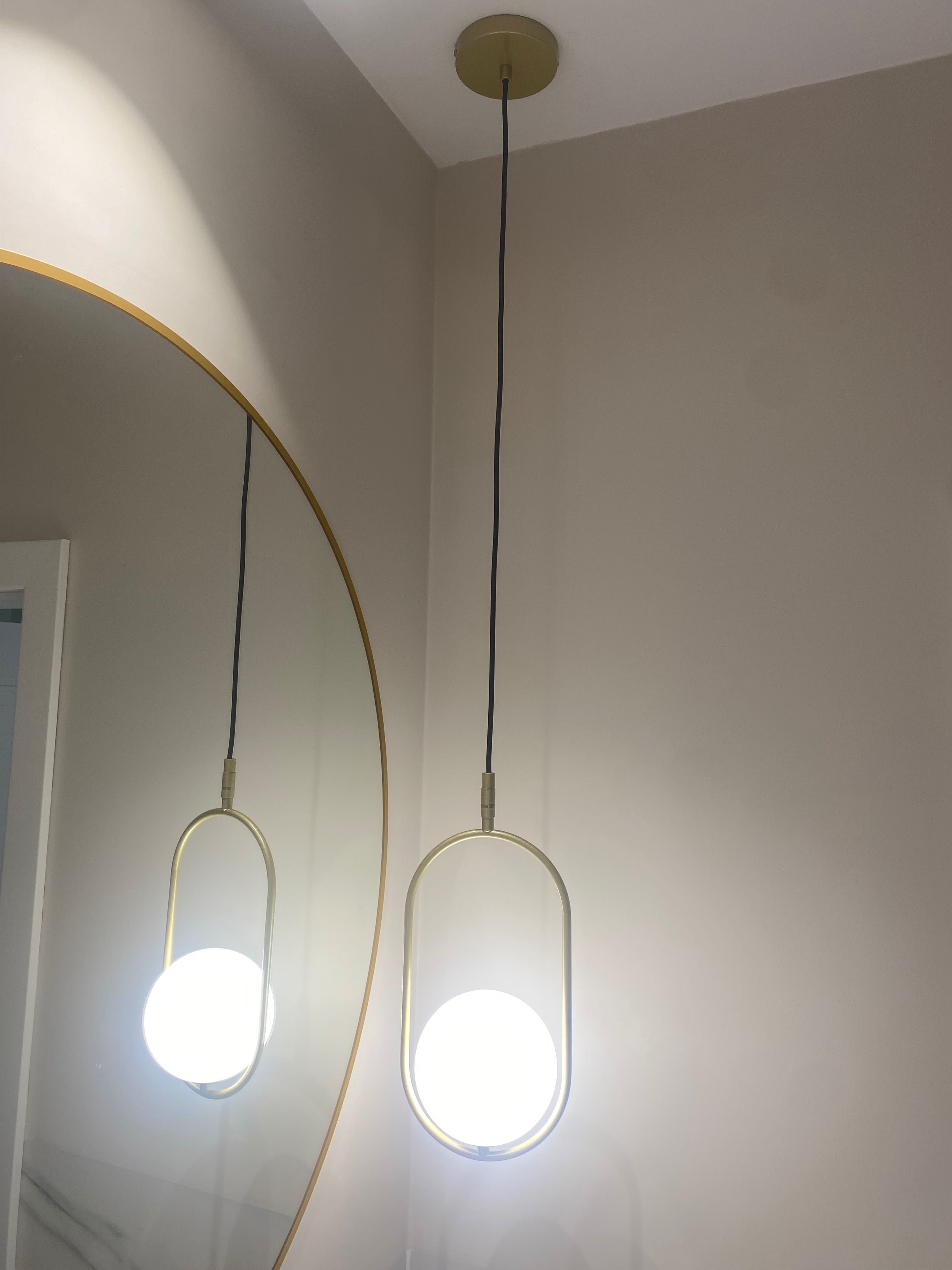 Lampa wisząca do łazienki/ sypialni złota z białym kloszem