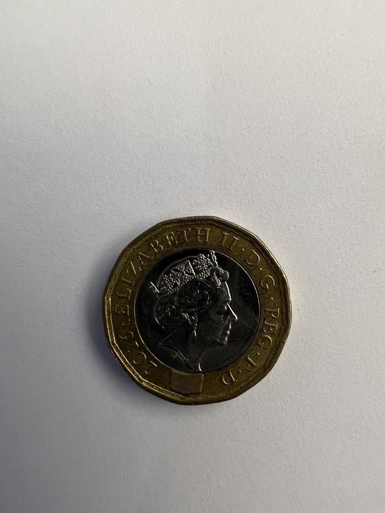 Монета One Pound