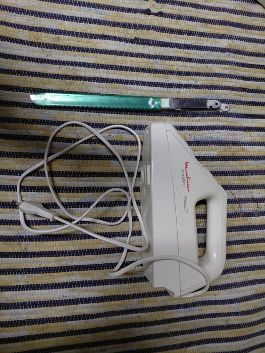 Faca elétrica em bom estado geral a funcionar