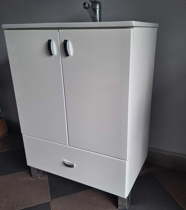 Szafka łazienkowa z umywalką + bateria