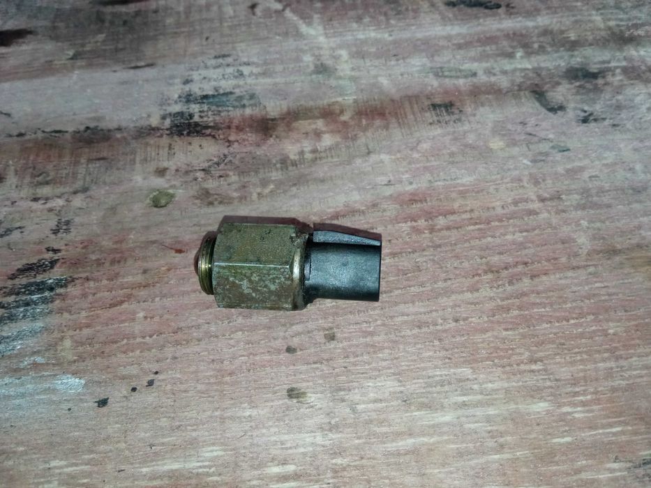 Датчик заднього ходу Фокус Мк1 оригінал 1.8D