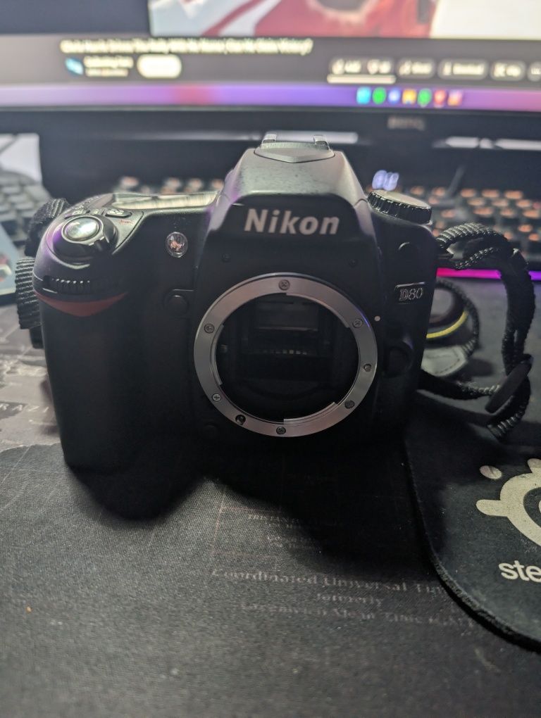 DSLR Nikon.  D80