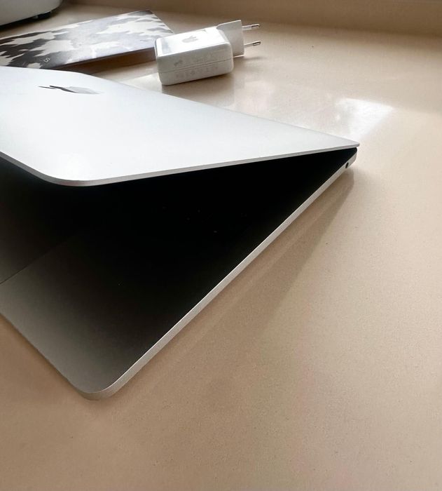 MacBook Pro (13-inch, M1, 2020)
Apple M1
8GB
