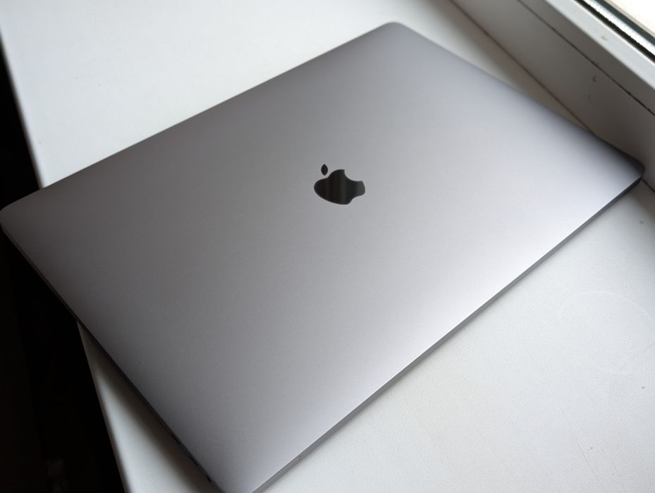 MacBook Pro 16 2019 | I9 | 32GB | 1TB | AMD Radeon 5500m | 136 циклів