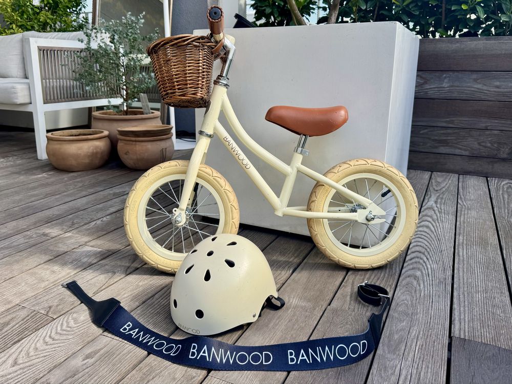Rowerek biegowy FIRST GO Banwood + koszyk + kask + pasek do noszenia