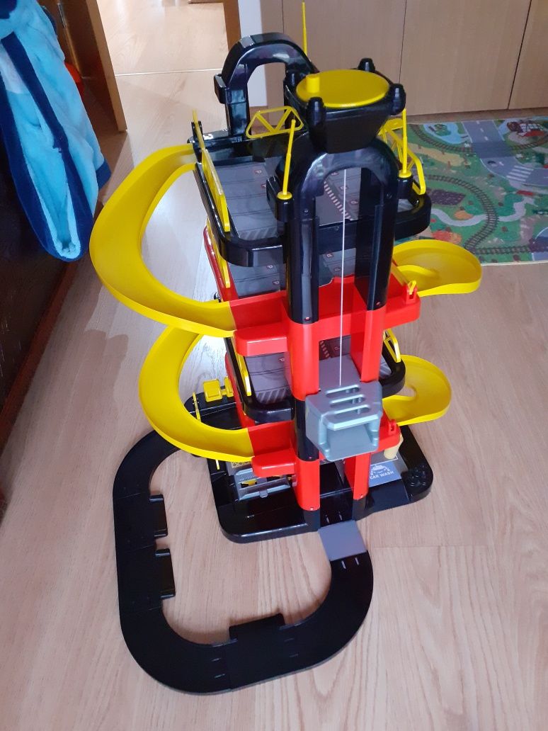 Garagem de carros de brincar