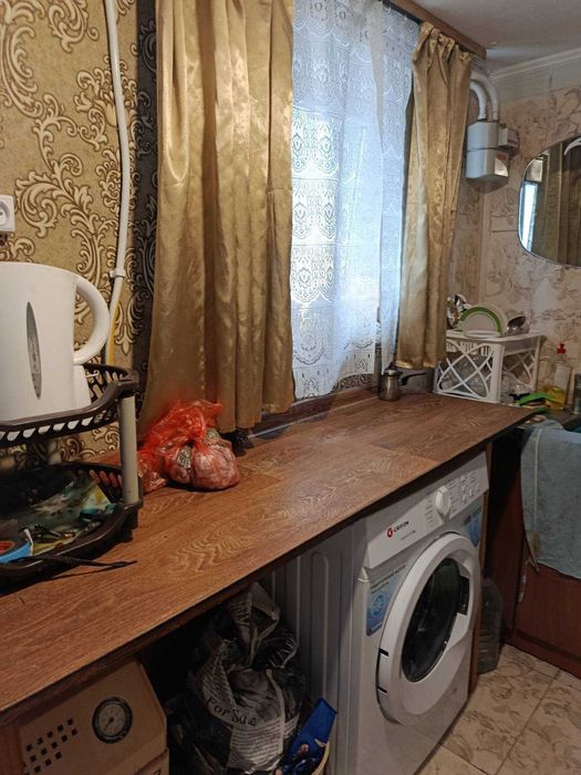 здам частину будинку район центрального ринку,2 кімн,заїзд для авто