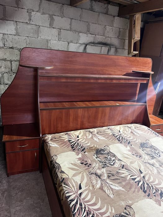 Продам двоспальне ліжко